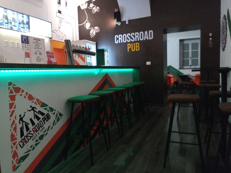 Crossroad Pub